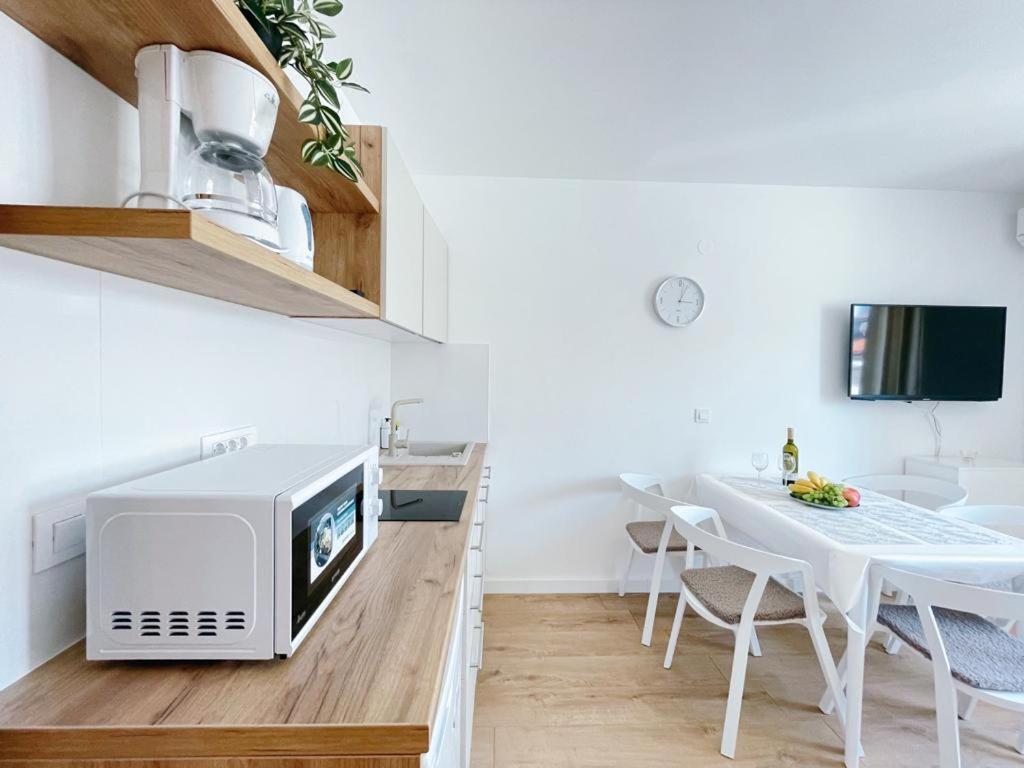 Caramel Comforts With Sea View In Stinjan Only 300 Meters From The Beach Pula Exterior foto