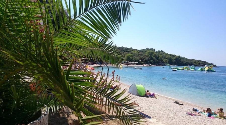 Caramel Comforts With Sea View In Stinjan Only 300 Meters From The Beach Pula Exterior foto